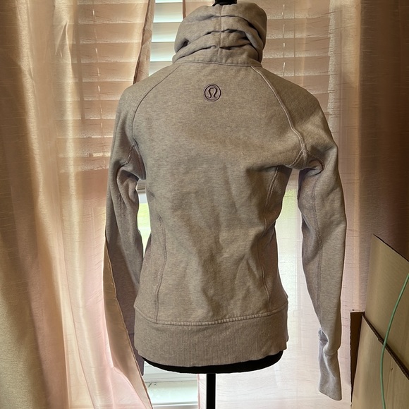Lululemon Move lilac jacket size 6 - Picture 2 of 3